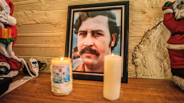 38 foto real tumba memoria funeral pablo escobar