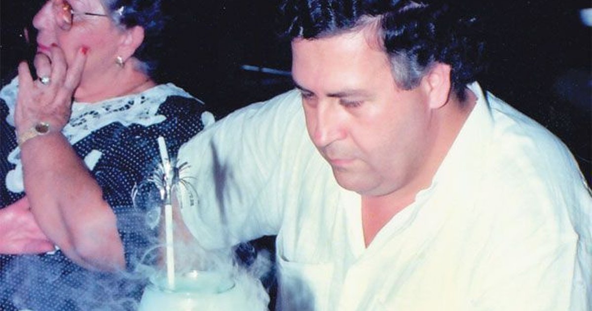 690aa8b33fab4e6b9e552e7d138edef1-std1200 foto real pablo escobar